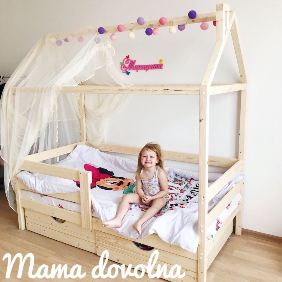 Детская кровать домик из дерева