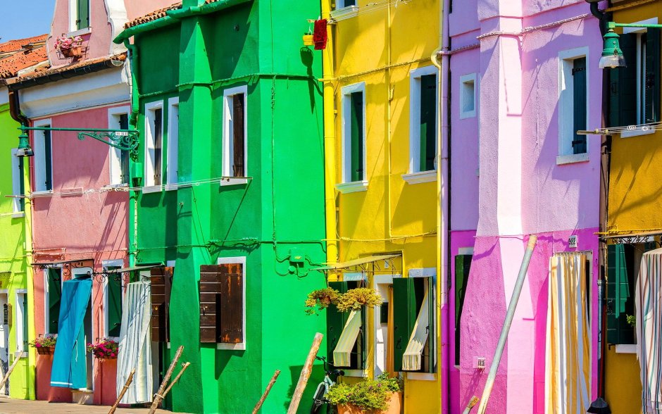 Разноцветные дома в Европе