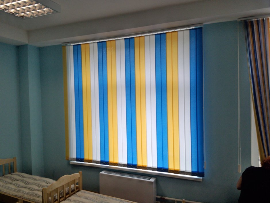 Жалюзи вертикальные двухцветные