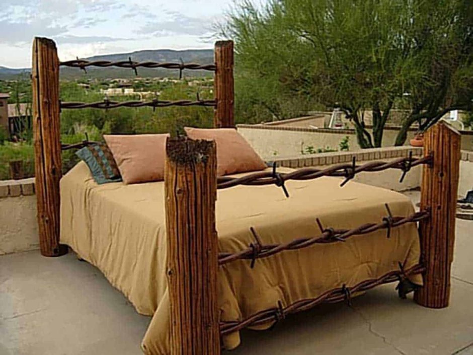 Кровать с ножками из бревна