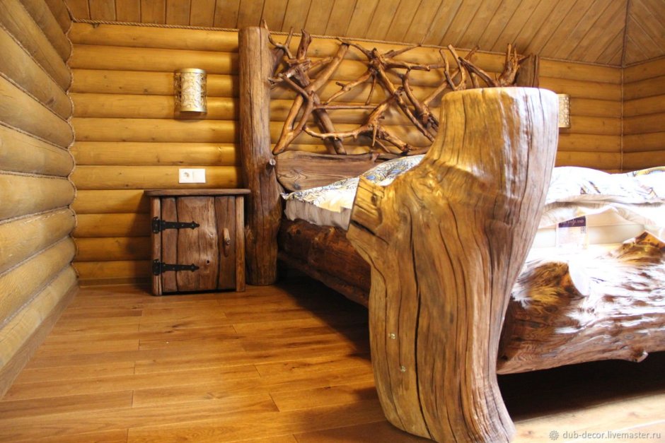 Кровать из цельного дерева