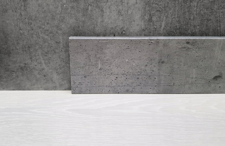 Плинтус напольный пластиковый серый бетон