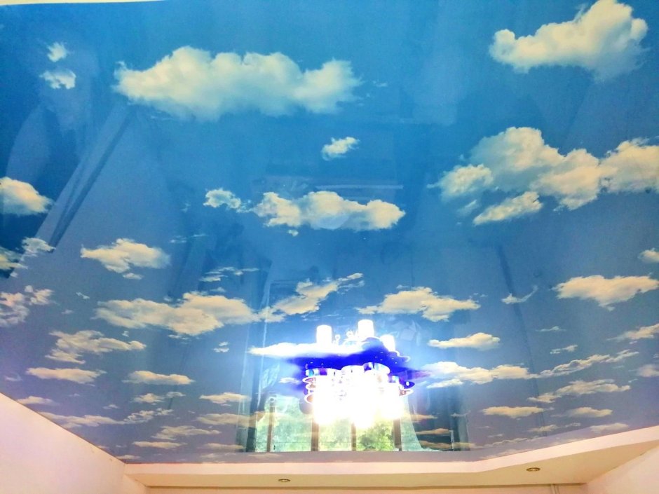 Облака с гирляндой на потолке
