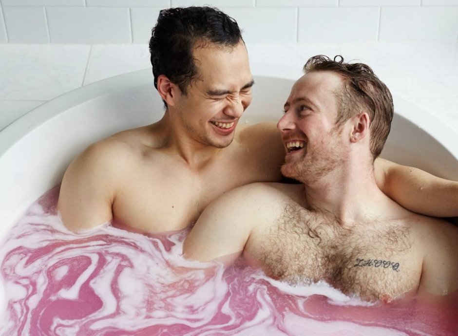 Два мужчины в ванной