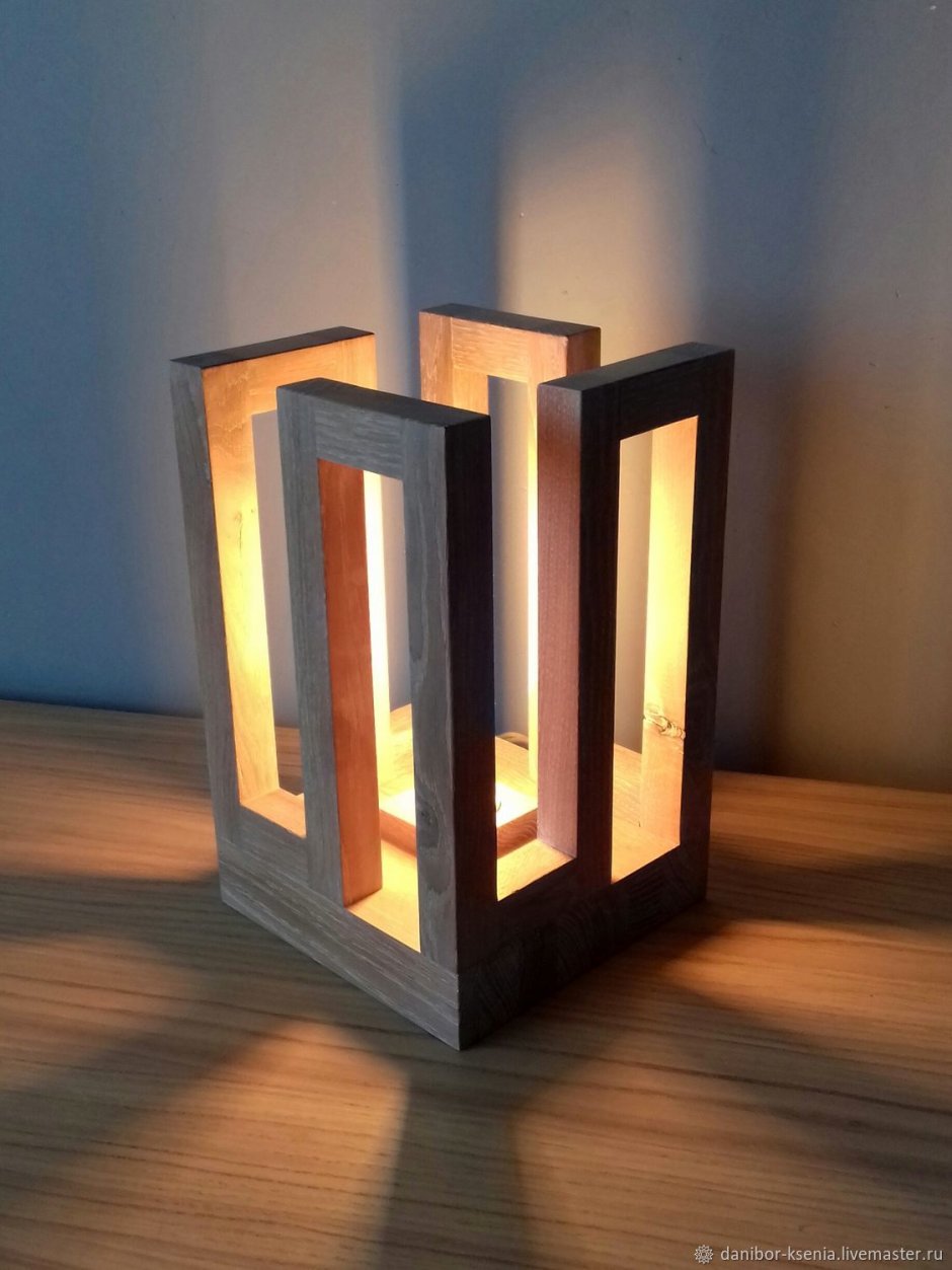 Квадратный деревянный светильник