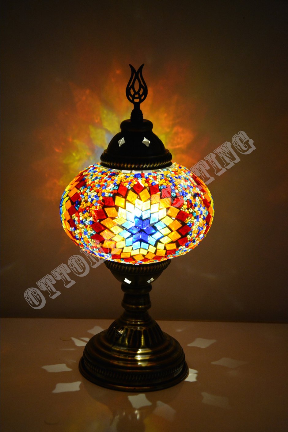 Настольная лампа из цветного мозаичного стекла