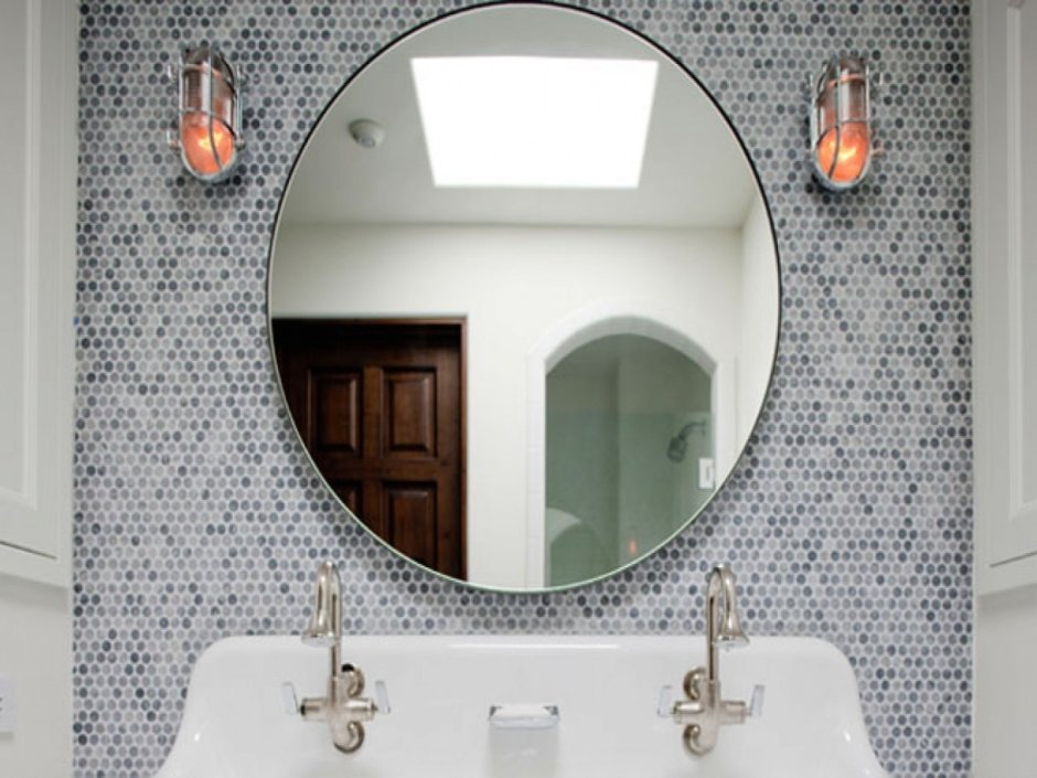 Зеркала наклеяные в интерьере ванной
