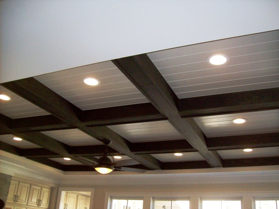 Подвесной потолок из деревянных балок