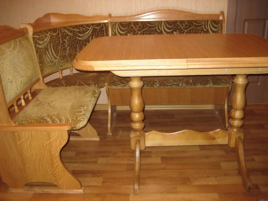 Кухонный уголок из дерева