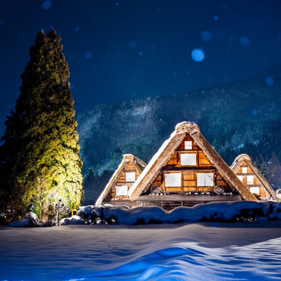 Рождественный домик в горах