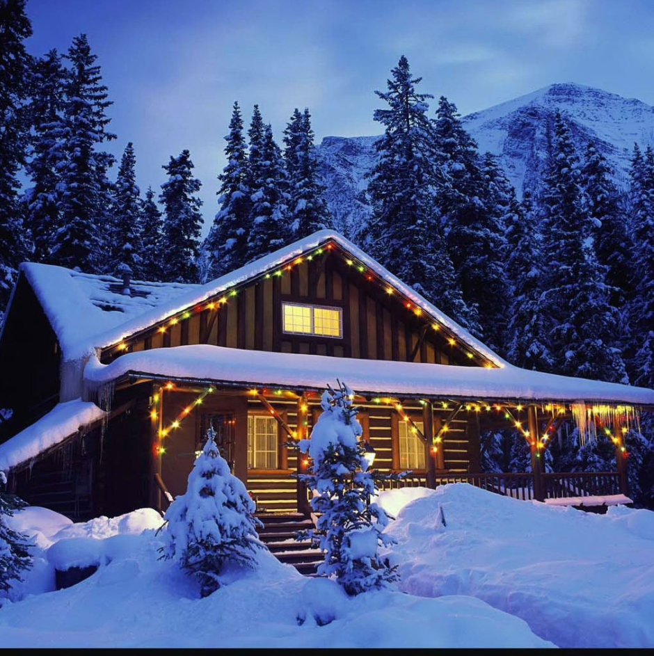 Рождественский домик в горах