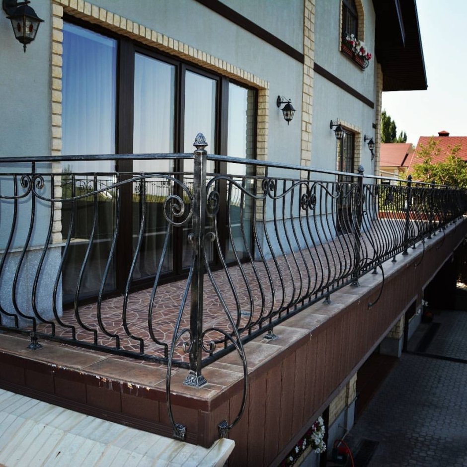 Ограждение балкона из металла