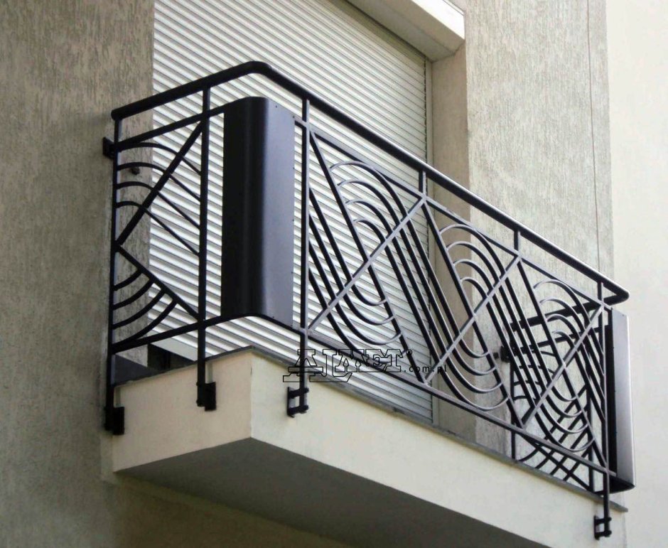 Металлические перила на балкон