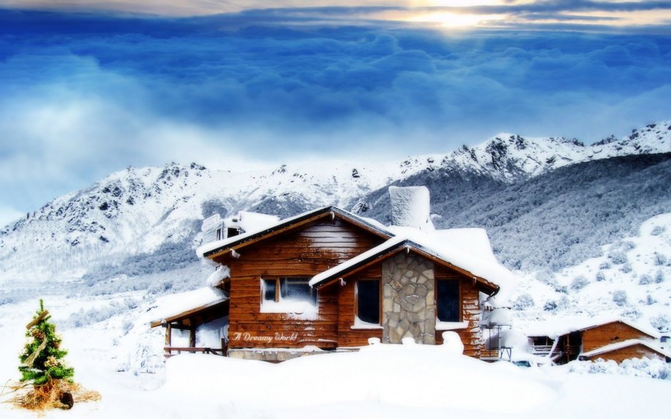 Дом в горах снег