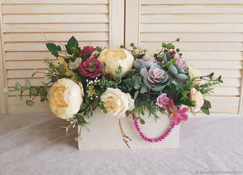 Композиции с искусственными цветами