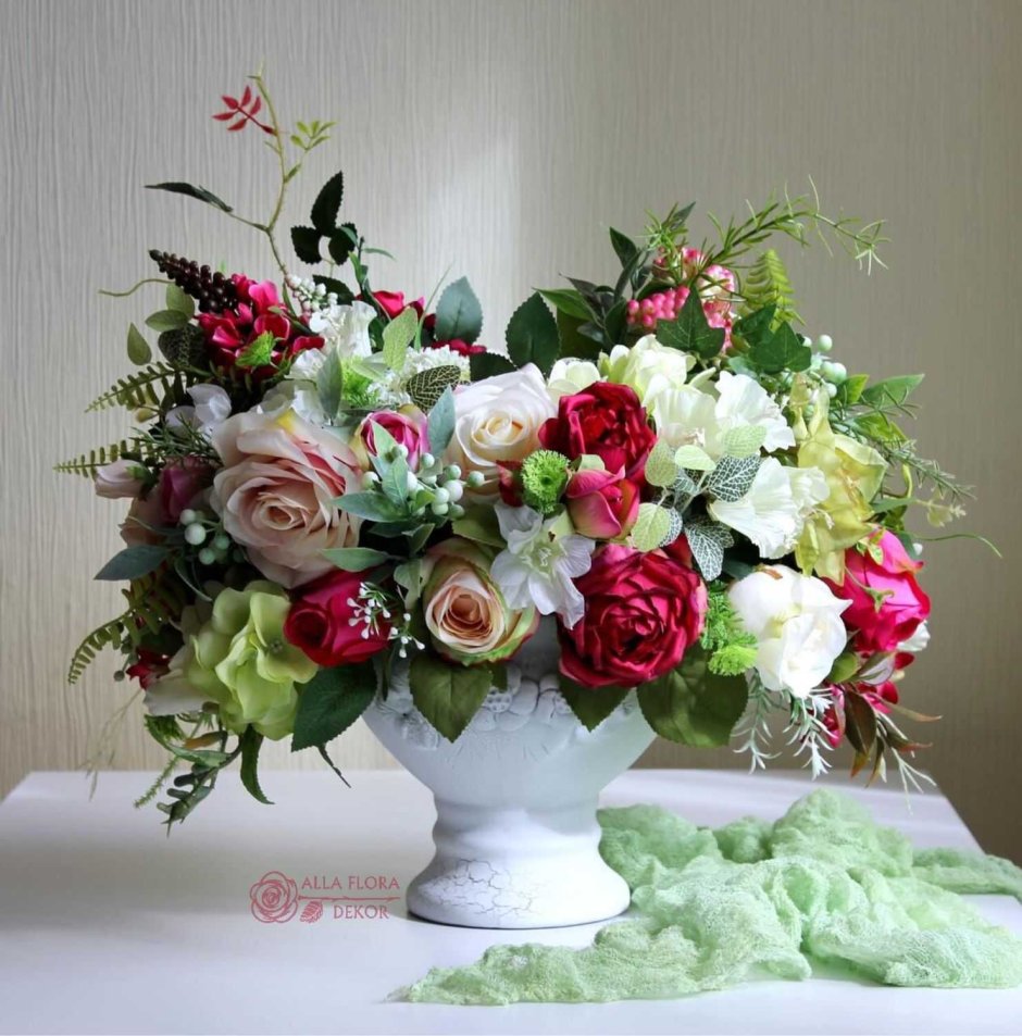 Интерьерные композиции из искусственных цветов