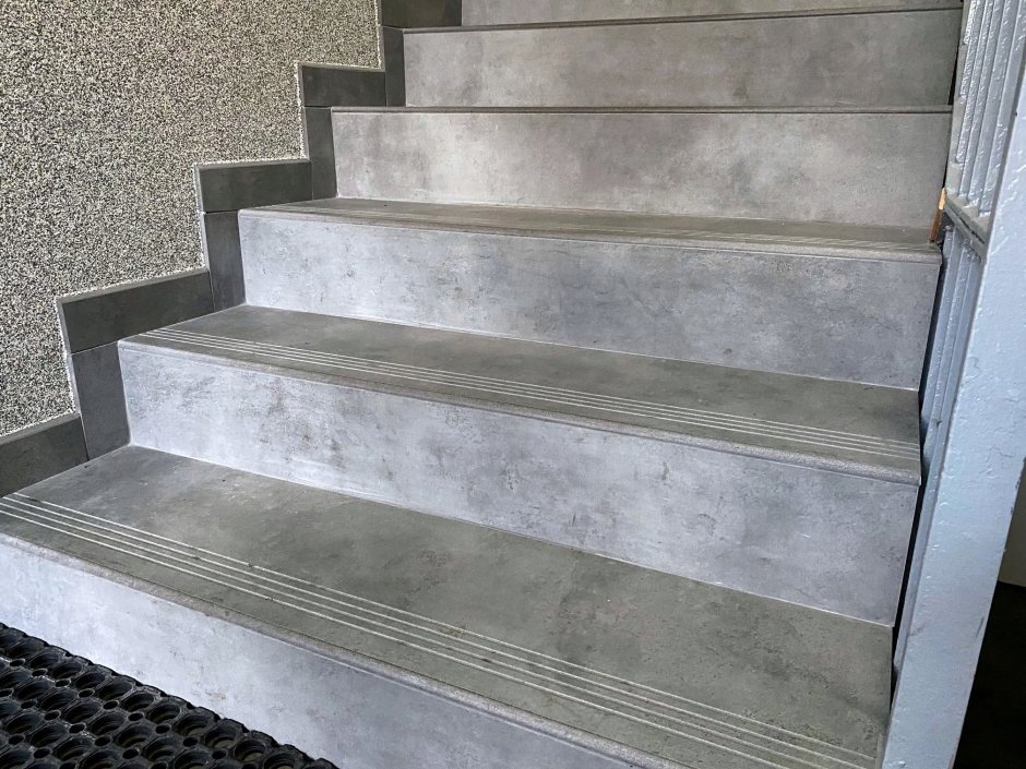 Ступени для лестницы антискользящие из бетона