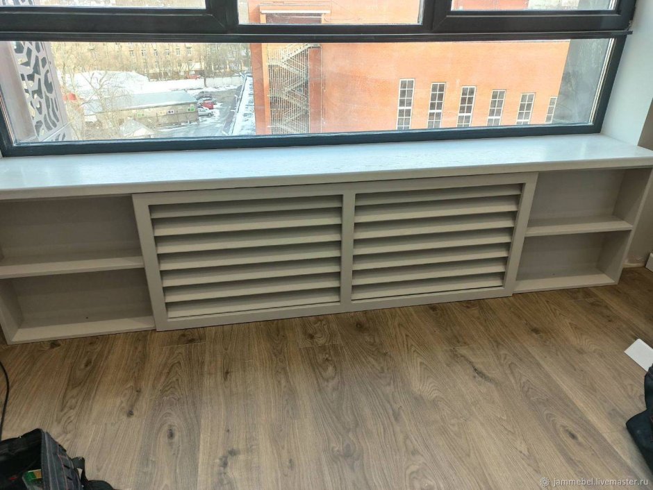 Экран для батареи с полками