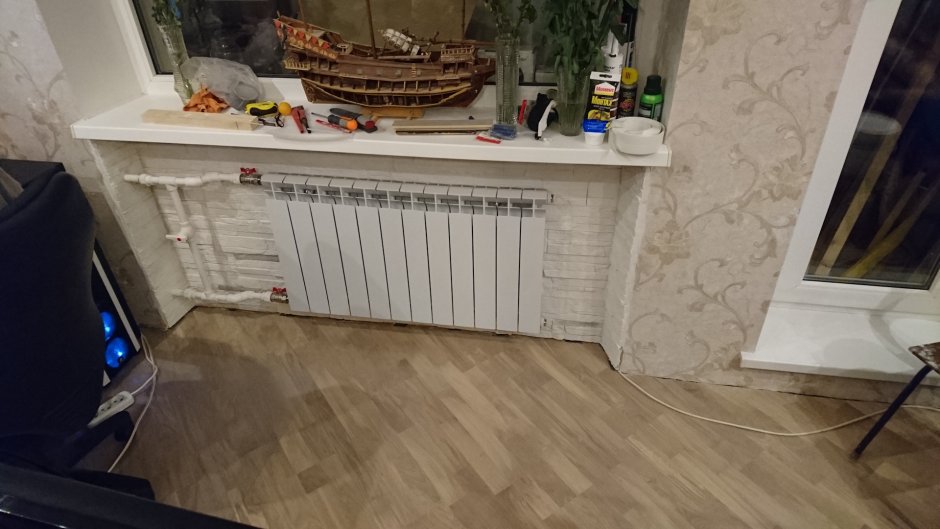 Отделка стены за батареей отопления