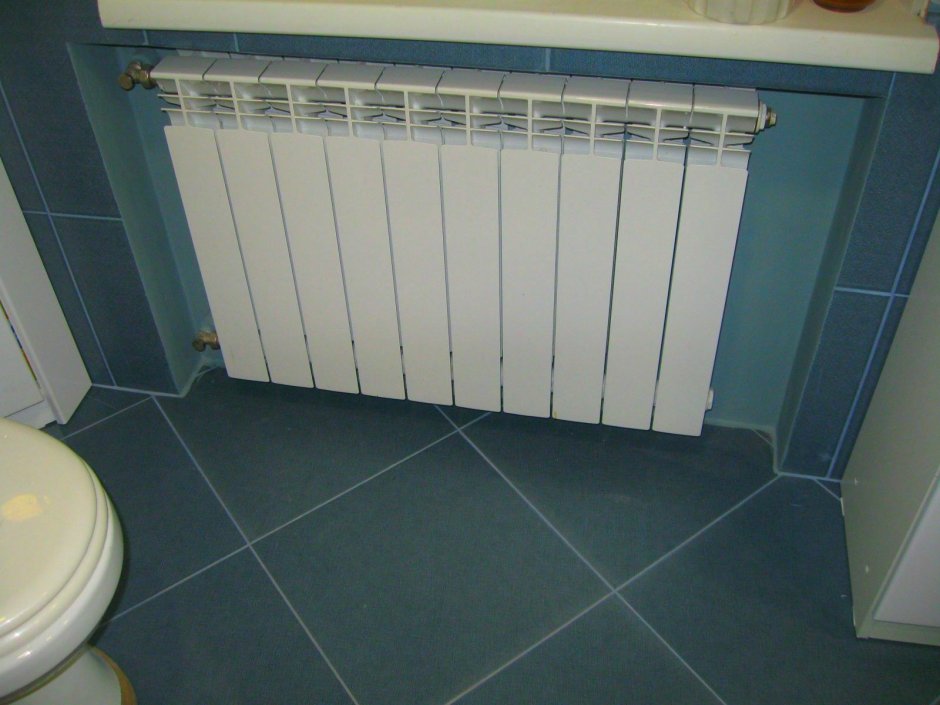Плитка за радиатором отопления