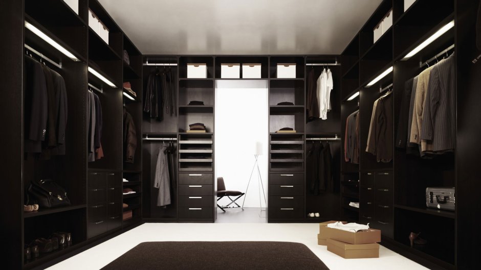 Черная гардеробная комната