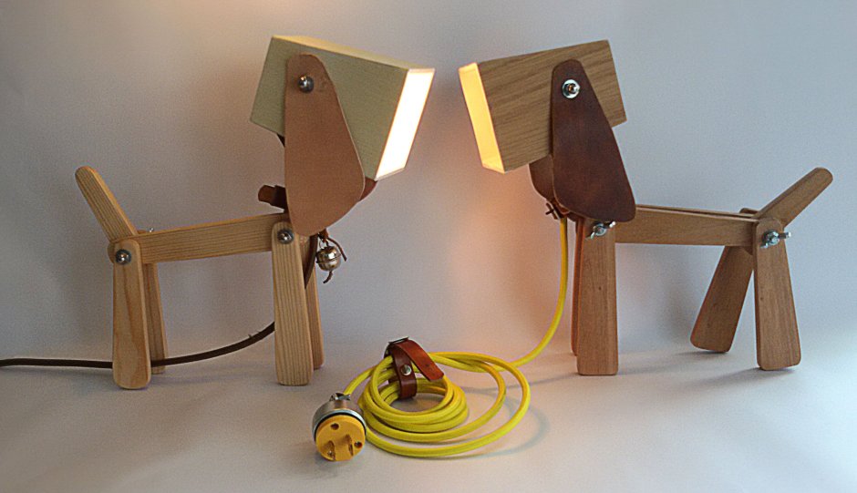 Настольная лампа собака из дерева
