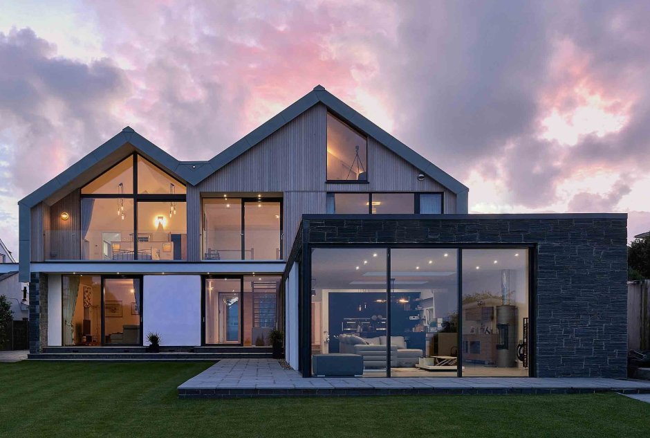 Двухэтажные дома с панорамными окнами