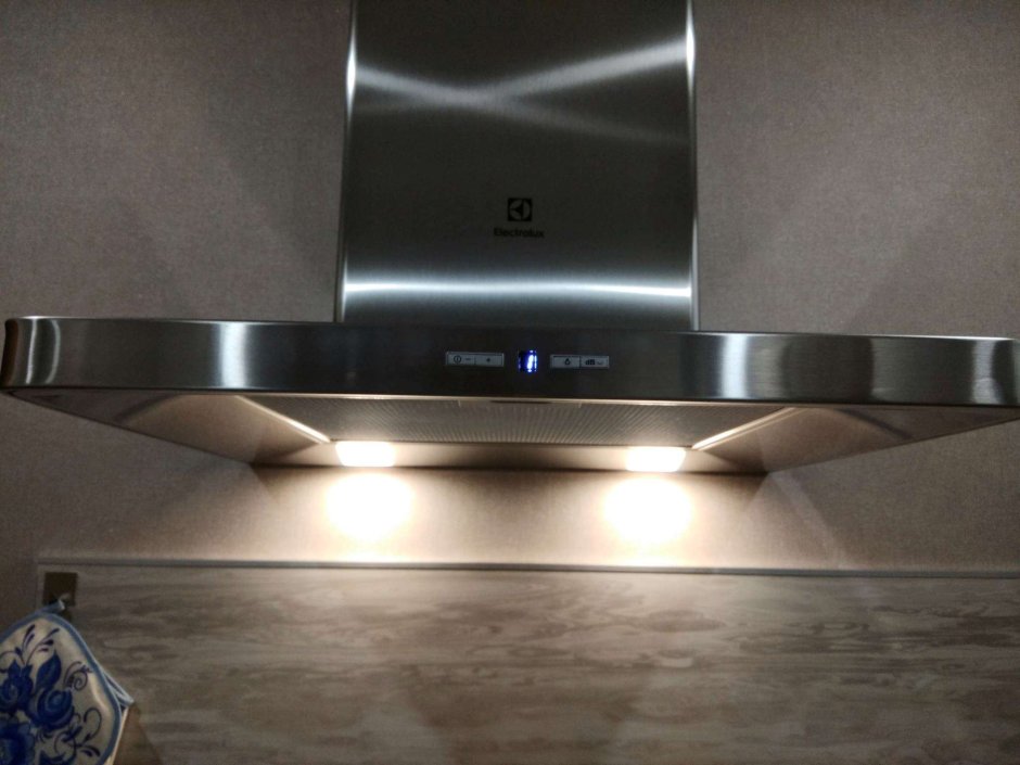Кухонная вытяжка Electrolux eff60560ox