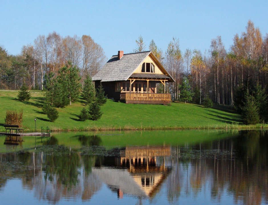 Домик у реки