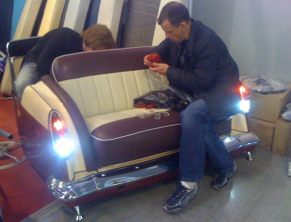 Диван из крыльев авто