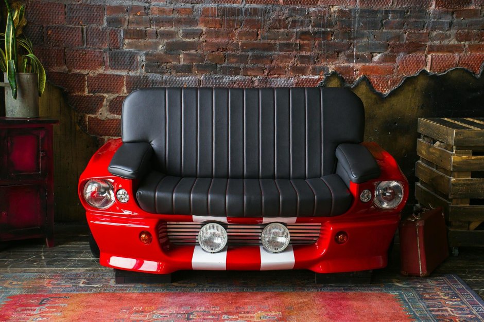 Диван из Ford Mustang