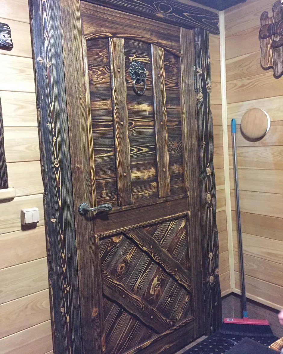 Двери из массива под старину