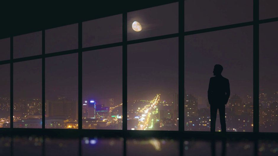 Панорамное окно ночью