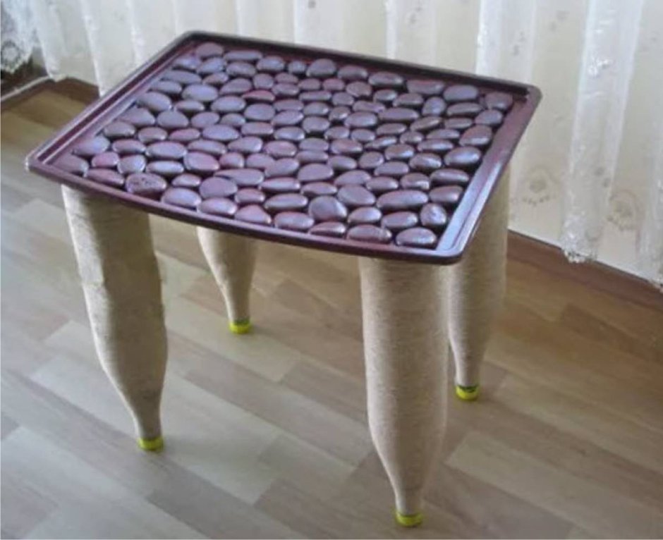 Столик из пластиковых бутылок