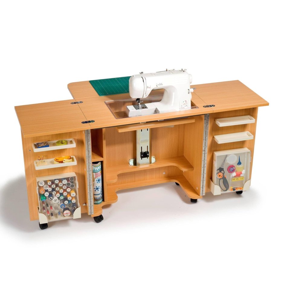 Небольшой стол для швейной машинки