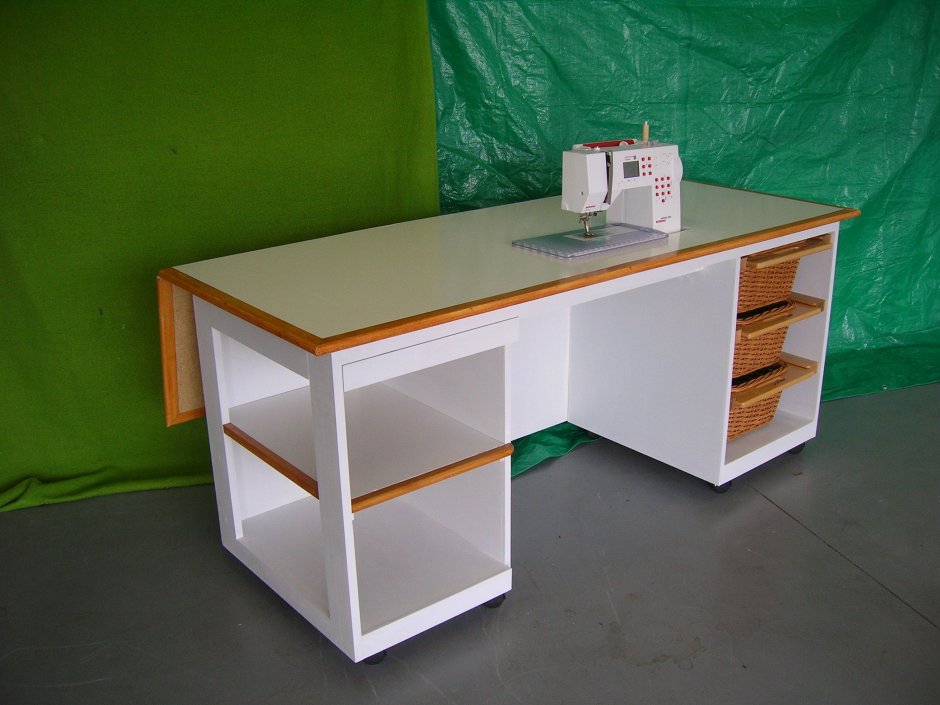 Стол для швейной машины и оверлока с раскроечным столом
