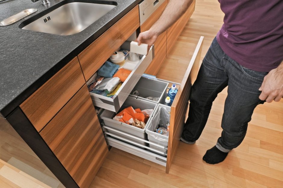 Выдвижное ведро Blum Base System 60