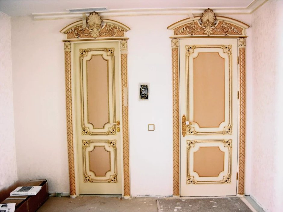 Декор деревянной межкомнатной двери