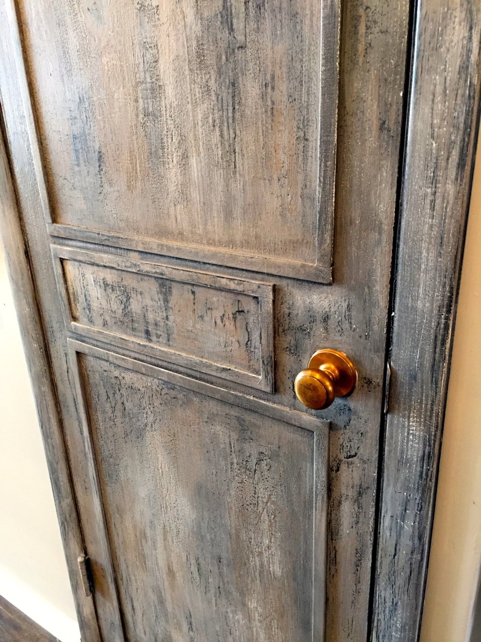 Крашеные деревянные двери