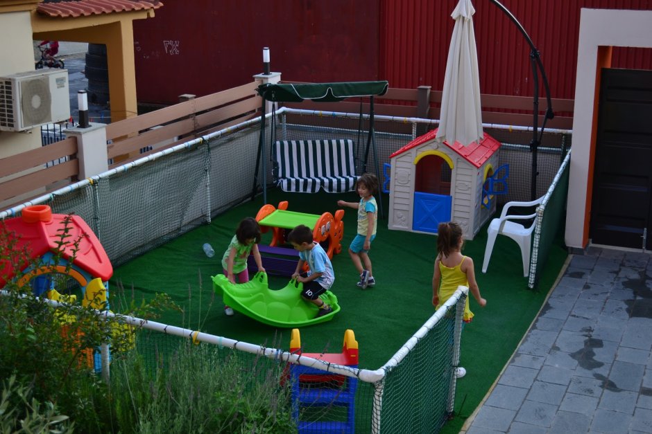 Детские площадки с бассейном