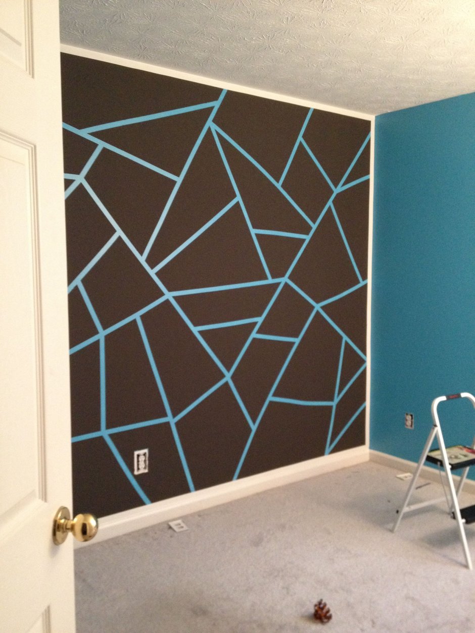 Геометрическая покраска стен