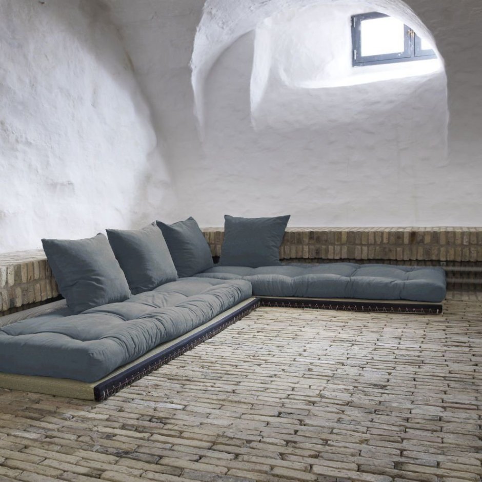 Бескаркасный диван в интерьере