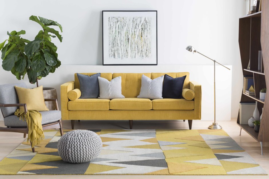 Жёлтый диван в скандинавском интерьере
