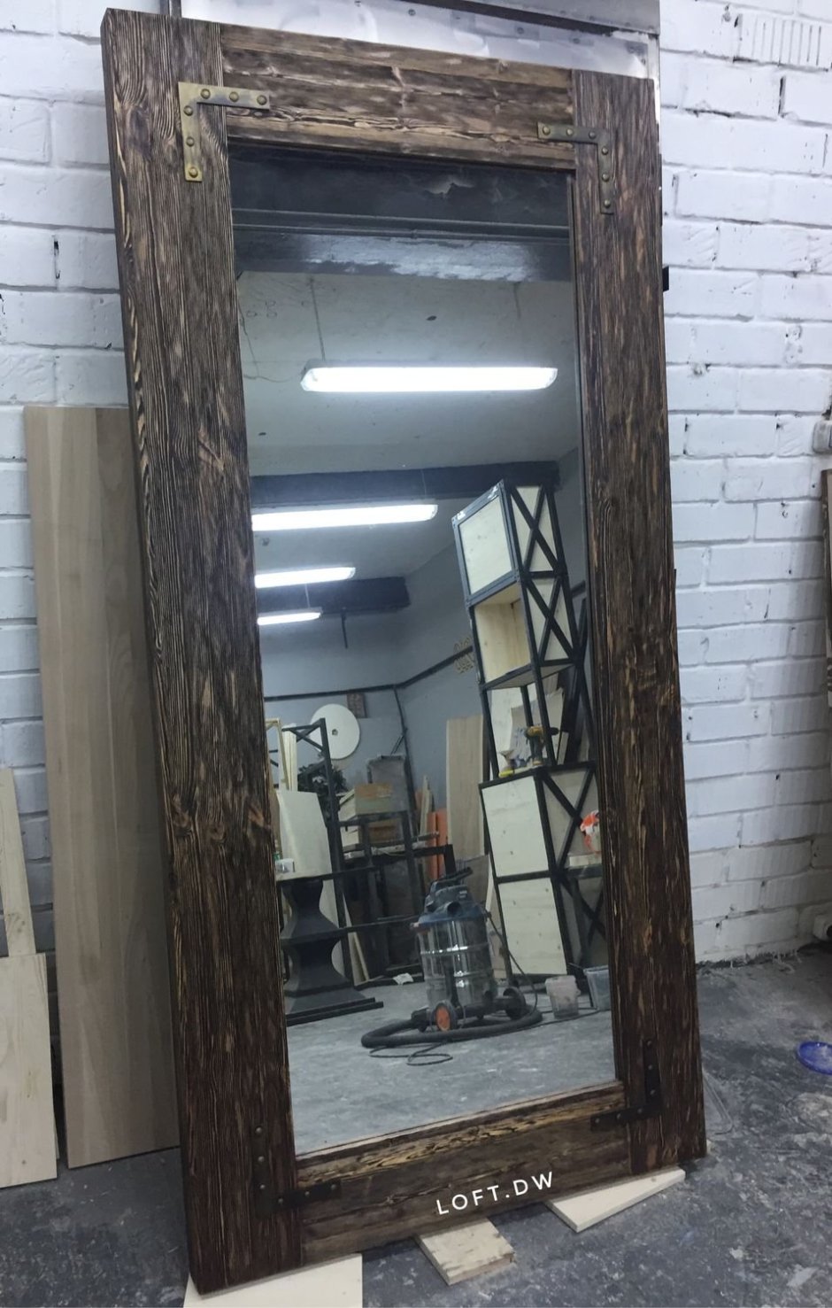 Деревянная рама для зеркала в стиле лофт