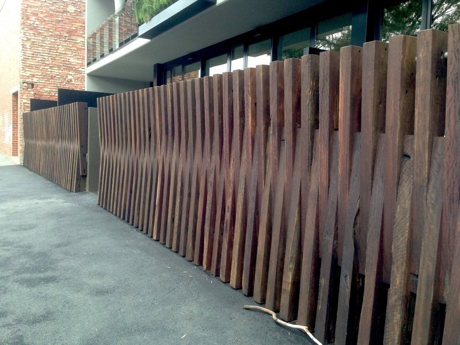 Оригинальный деревянный забор