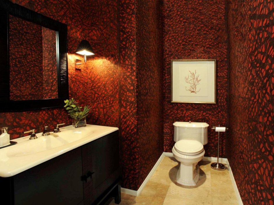 Красная туалетная комната