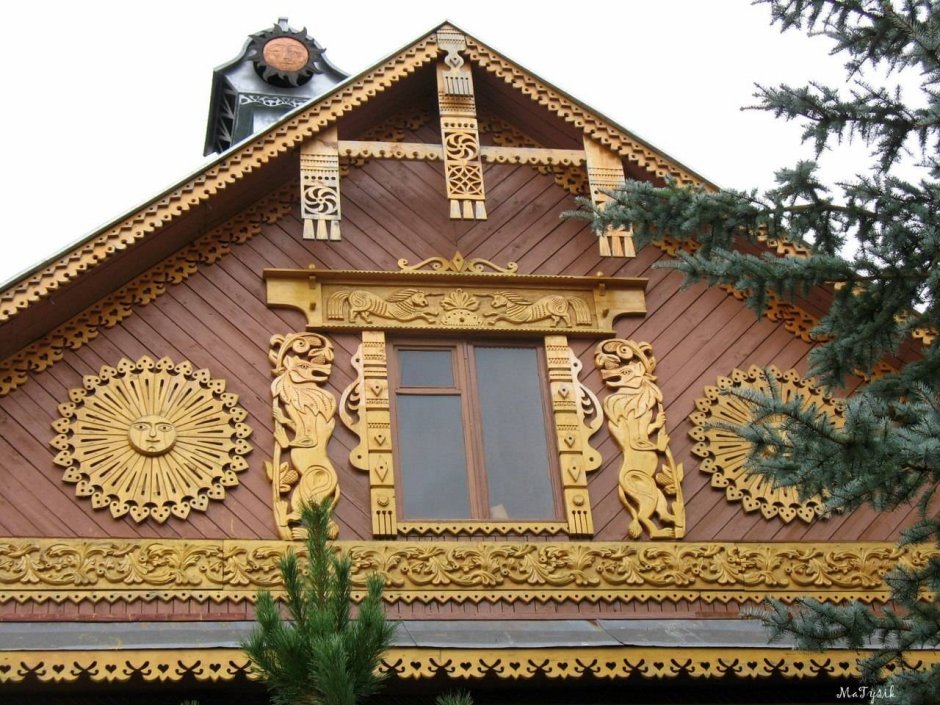 Прорезная домовая резьба, фронтоны