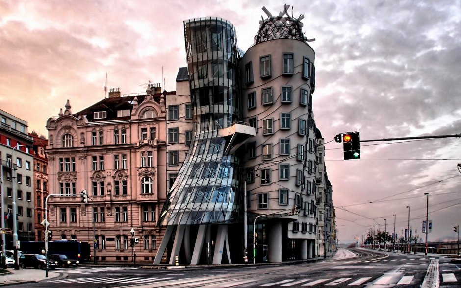 Танцующий дом в Праге Архитектор