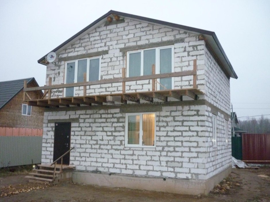 Двухэтажный дом из пеноблоков