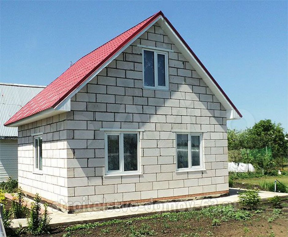 Дачный домик из пенобетона